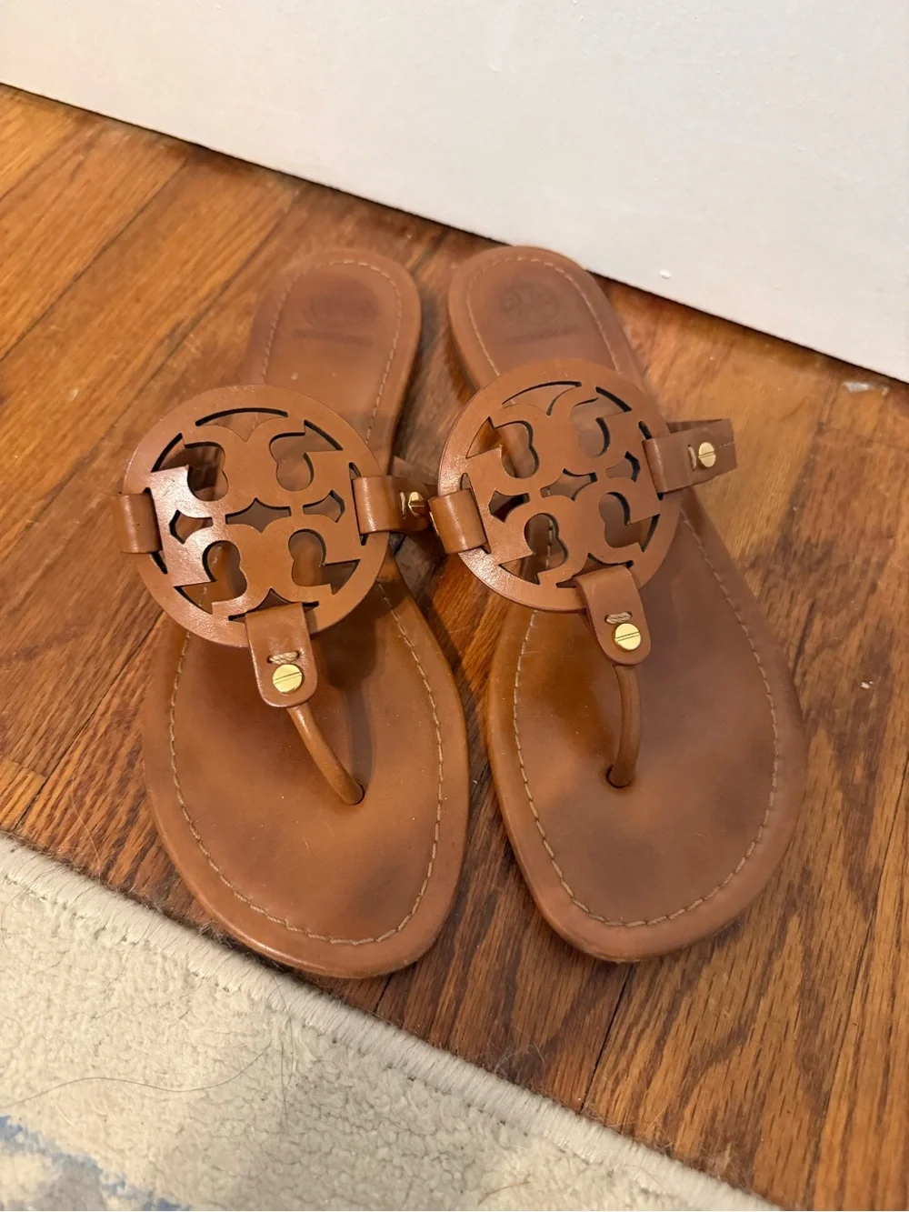 Tory Burch Leather Circle-Logo Thong Sandals - Brown - Picture 1 of 4